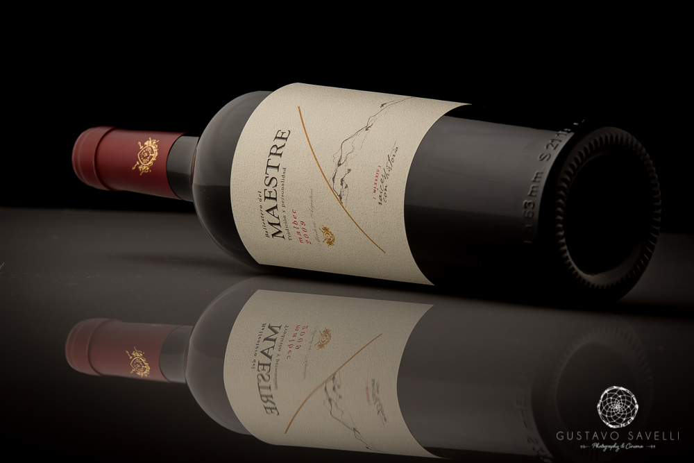 fotografia de productos y de vinos para imagen institucional, catálogos, folletos, fotografía profesional de productos en mendoza, 