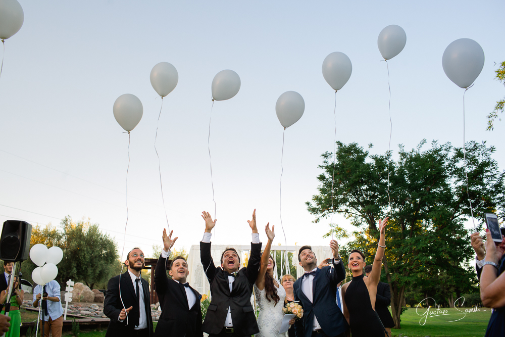 casamiento en el salon terra oliva, ceremonia civil al aire libre, suelta de globos