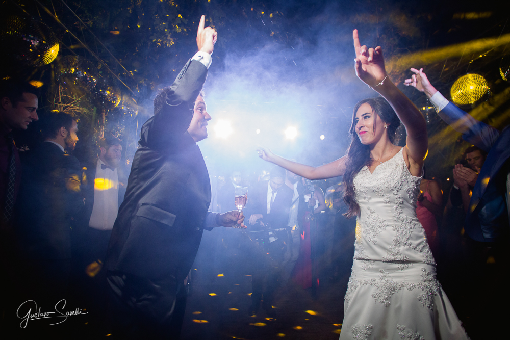 casamiento en terra oliva, fotos espontaneas, naturales y divertidas de la boda de leo y carlita 