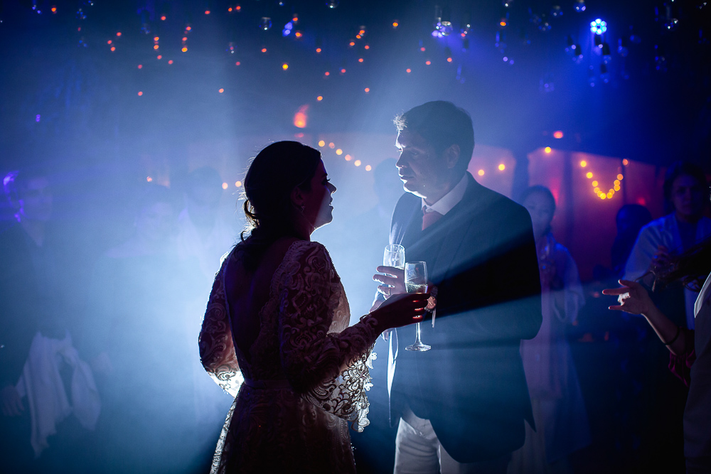 noivos dançam em casamento fora do brasil na vinícola susana balbo em mendoza argentina